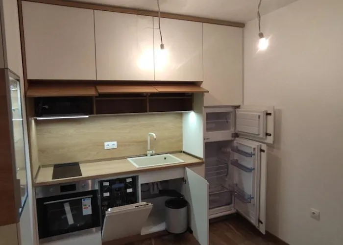 Azur Delux فارنا