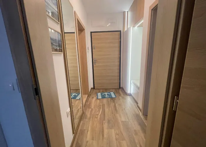 Azur Delux فارنا